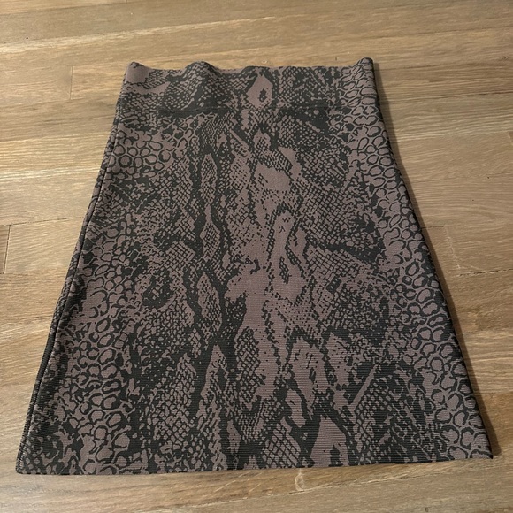 BCBG Maxazria python print bandage style skirt - Picture 2 of 3